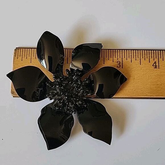 Vintage Black Lucite Sunflower Brooch Pin Boho Cottage Goth Mod Preppy Retro - Picture 4 of 5